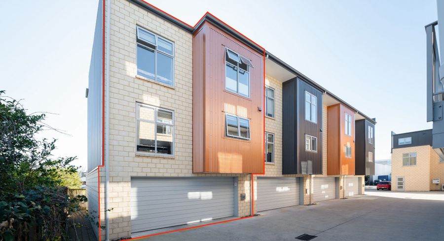  at 5/9 Vialou Street, Hamilton Central, Hamilton