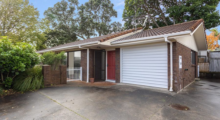  at 2/12 Herd Road, Hillsborough, Auckland