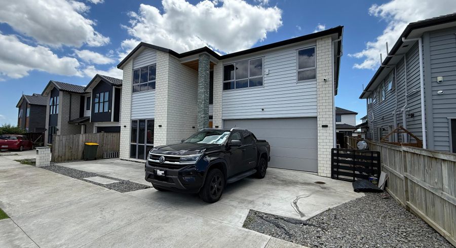  at 8 Uki Way, Flat Bush, Manukau City, Auckland