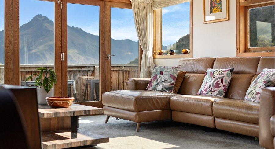  at 9 McKerrow Place, Sunshine Bay, Queenstown