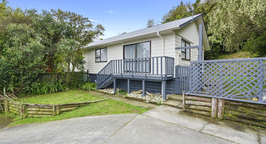  at 2/11 Invercargill Drive, Kelson, Lower Hutt