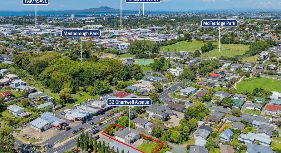  at 32 Chartwell Avenue, Glenfield, North Shore City, Auckland