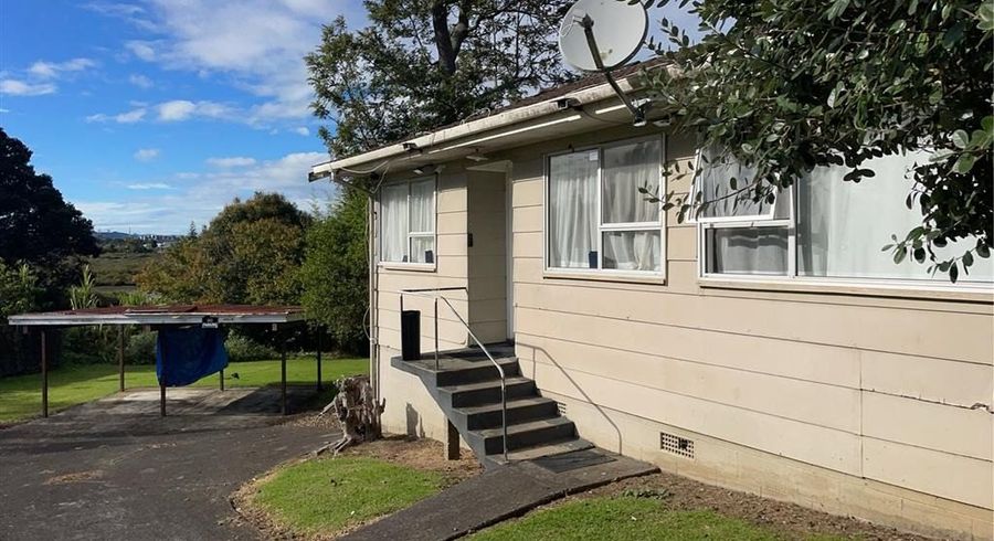  at 2/27 Mataroa Road, Mount Wellington, Auckland