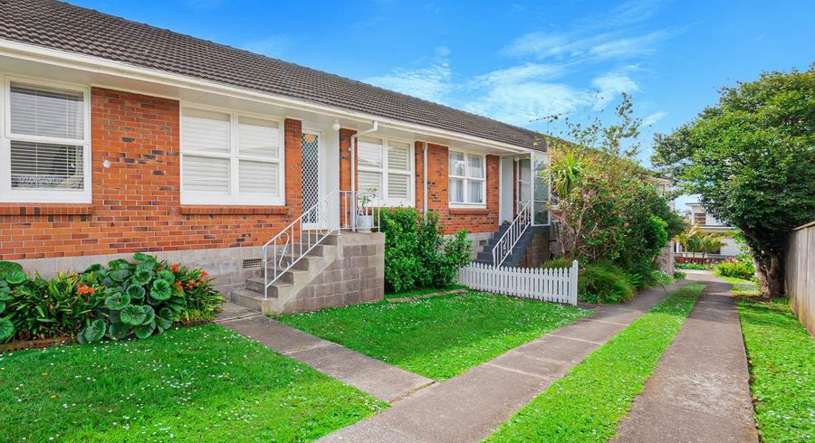  at 2/38 Jutland Road, Hauraki, North Shore City, Auckland