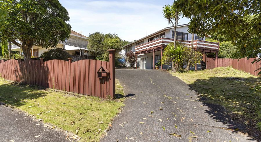  at 4 Sikkim Crescent, Clover Park, Auckland