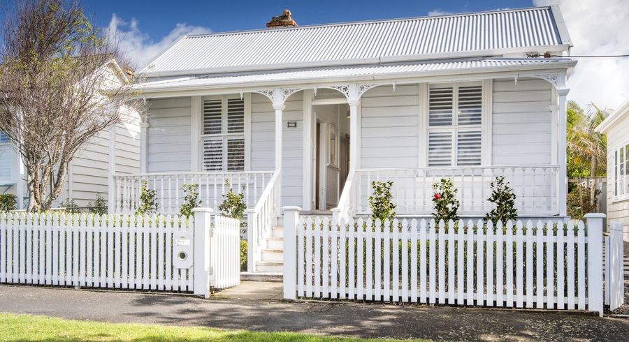  at 27 William Bond Street, Stanley Point, Auckland