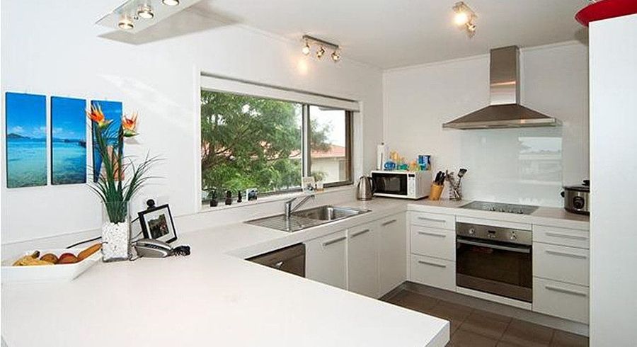  at 2/104 East Coast Road, Forrest Hill, North Shore City, Auckland