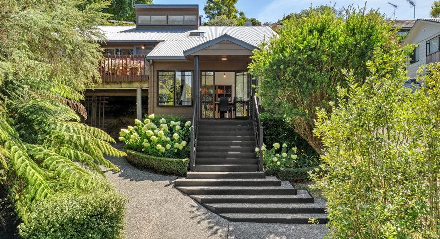  at 5 Menear Lane, Hillcrest, Auckland