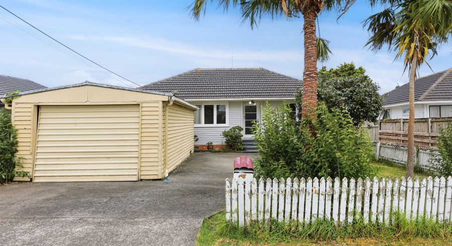  at 47 Fairdene Avenue, Henderson, Waitakere City, Auckland
