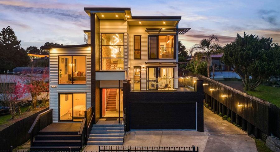  at 8A Palmer Avenue, Glen Eden, Waitakere City, Auckland