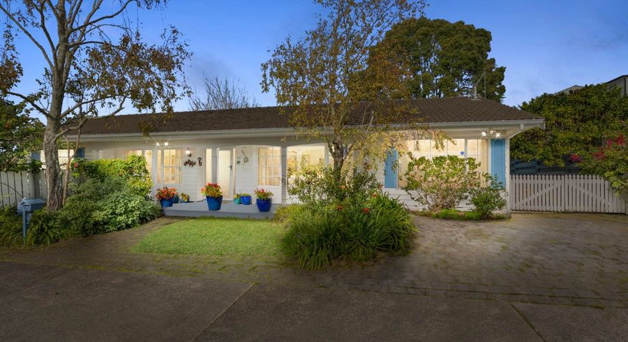  at 33 Glenmore Road, Sunnyhills, Manukau City, Auckland