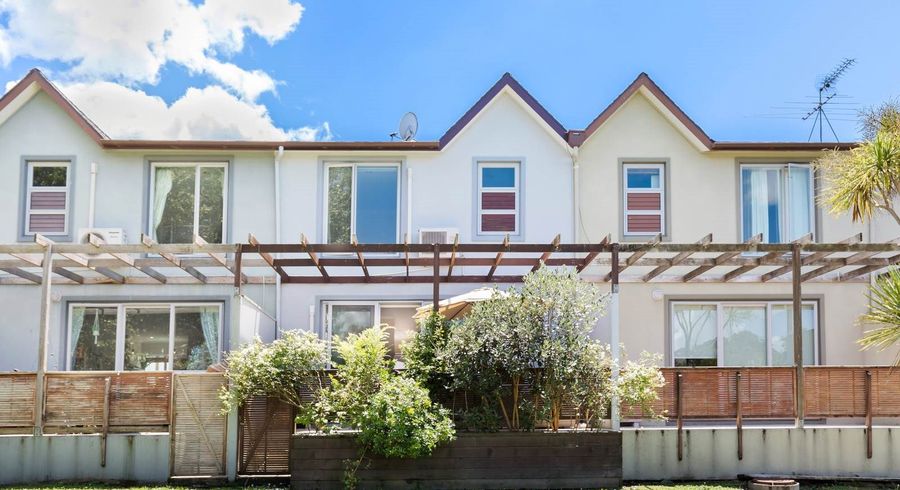  at 9P Clearwater Cove, West Harbour, Auckland