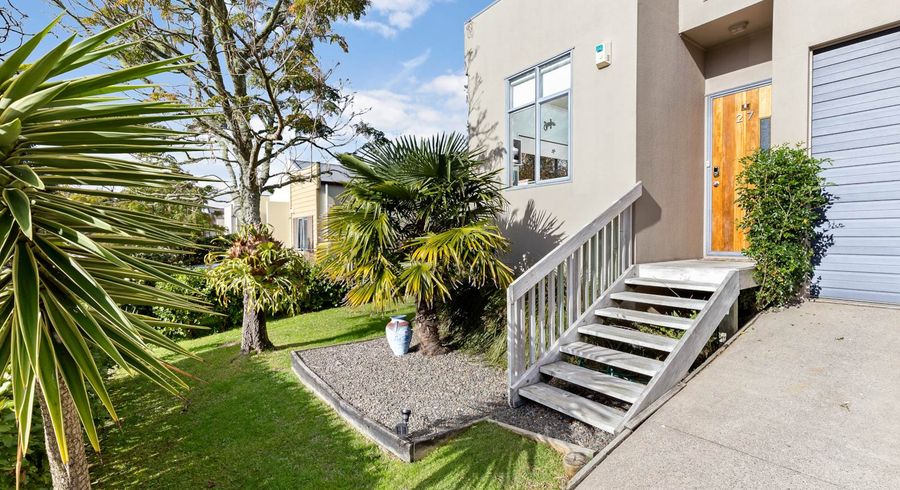  at 27 Lazurite  DR, Westgate, Auckland
