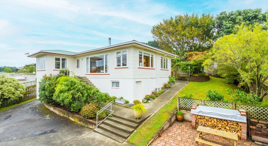  at 367 Main Road, Tawa, Wellington