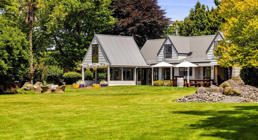  at 48 Kairau Road West, Sentry Hill, New Plymouth