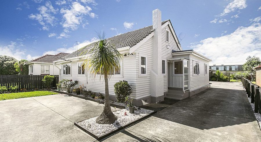  at 142 Puhinui Road, Papatoetoe, Auckland