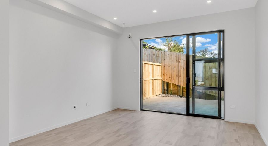 at 4/22 Fitzgerald Road, Mount Wellington, Auckland