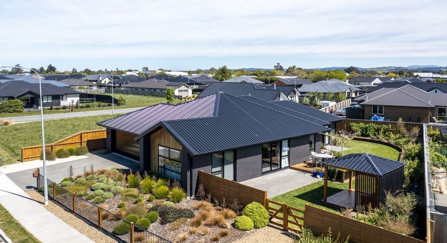  at 37 Claremont Crescent, Amberley, Amberley