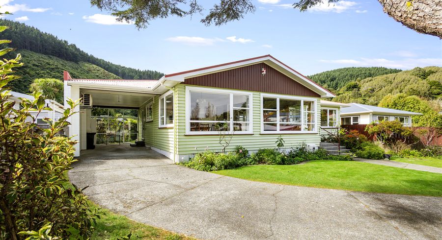  at 10 Peckham Grove, Tawa, Wellington