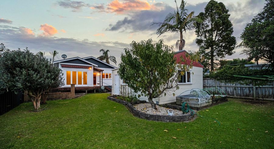  at 36 Te Ra Road, Point Chevalier, Auckland