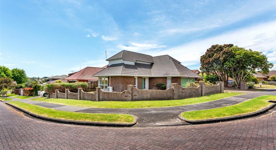  at 2/4 Crescent Hills Court, Northpark, Auckland