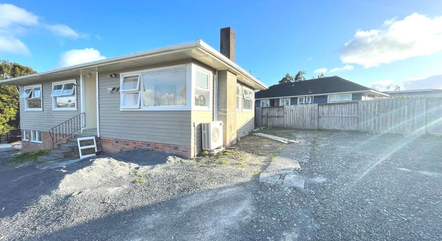 at 15 La Rosa Street, Green Bay, Waitakere City, Auckland