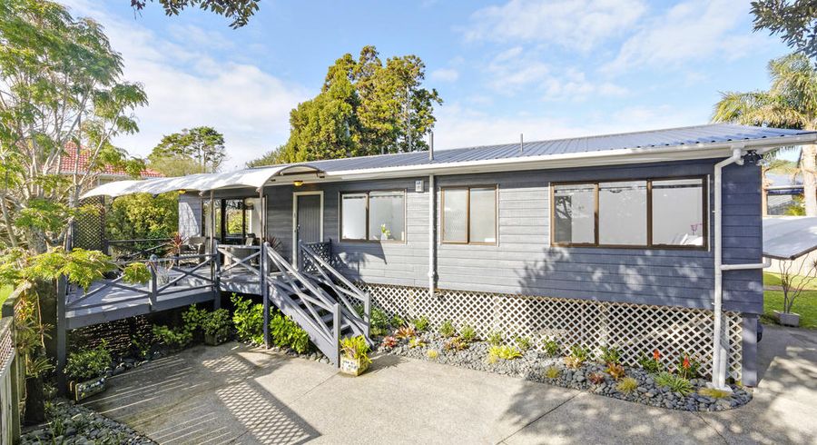 at 2/30 Barron Drive, Green Bay, Auckland