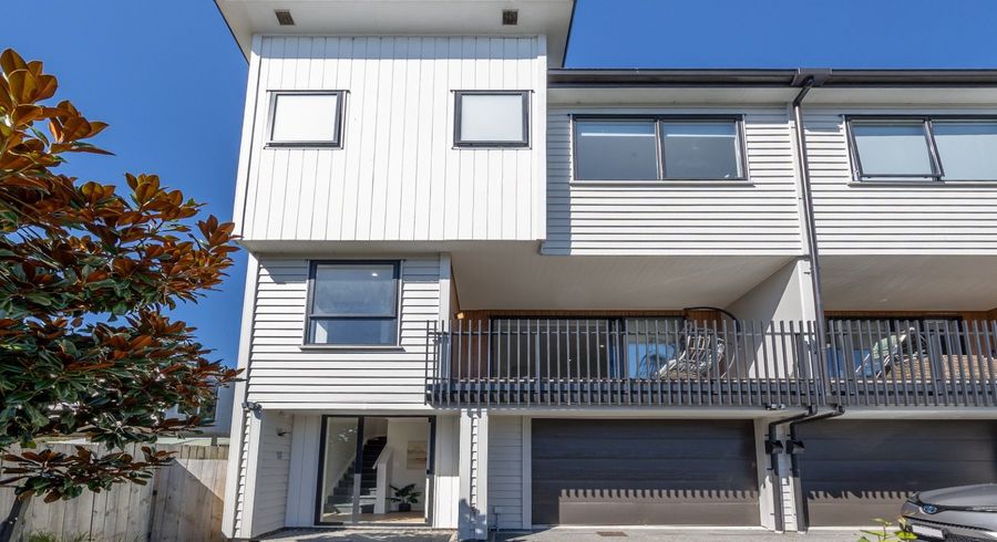  at 8/5 Peachgrove Road, Te Atatu Peninsula, Waitakere City, Auckland