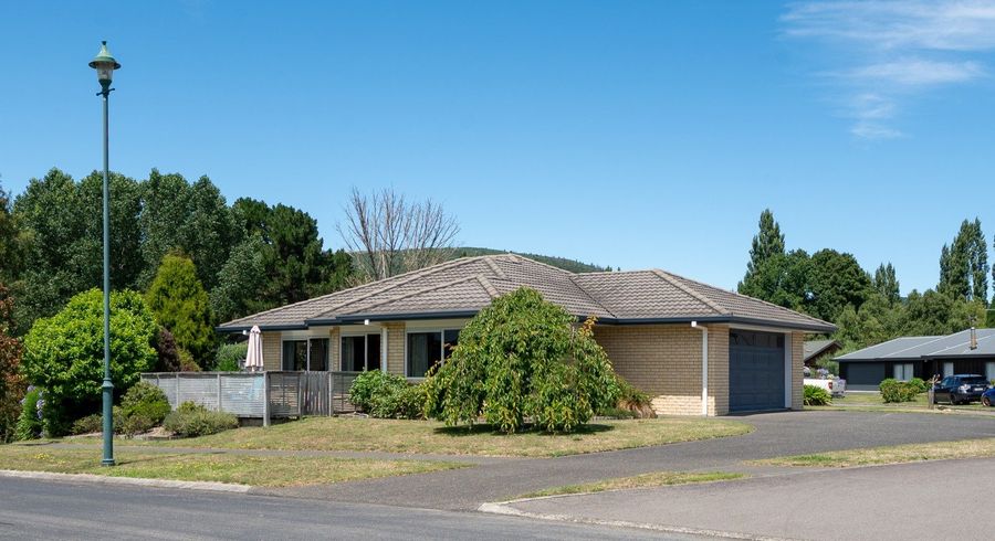  at 4 Lakemere Way, Kinloch, Taupō