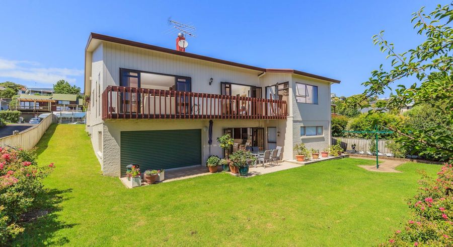  at 10 Oaktree Avenue, Browns Bay, Auckland