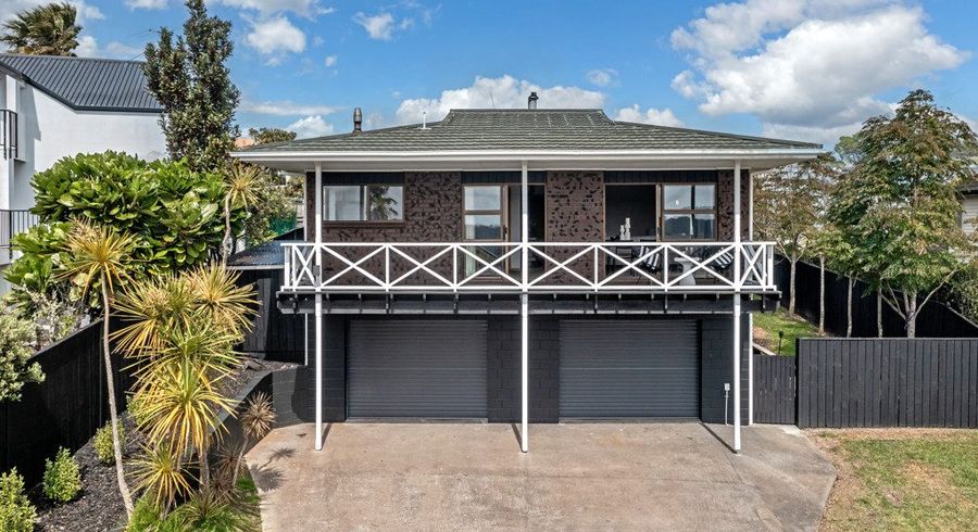  at 10 Mayall Avenue, Beach Haven, Auckland