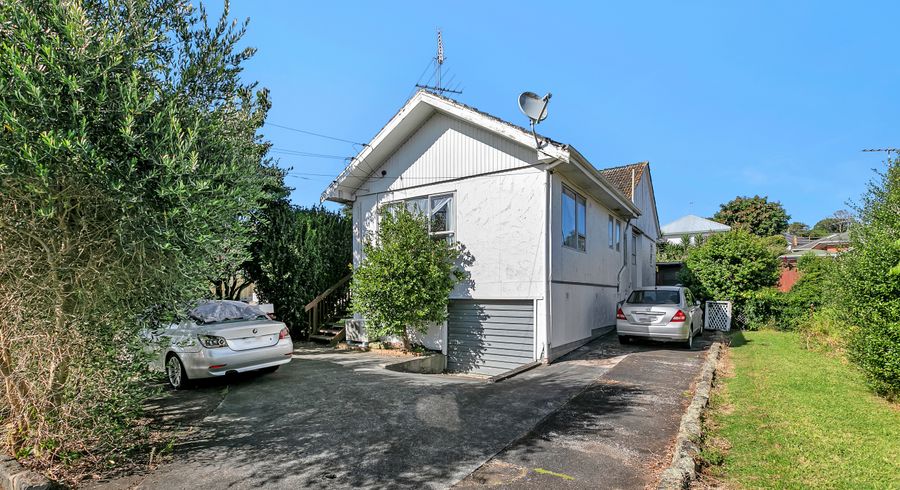  at 8 Cadman Avenue, Greenlane, Auckland