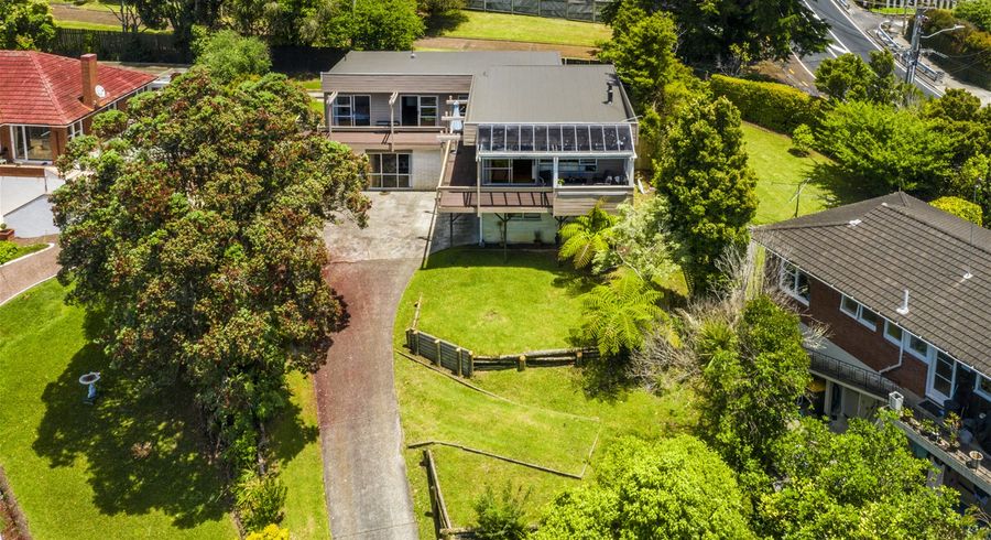  at 608 Beach Road, Rothesay Bay, Auckland
