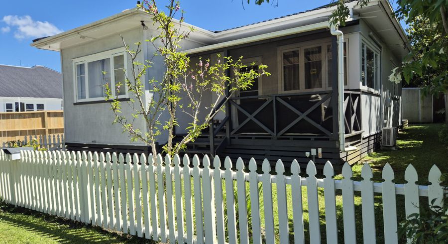  at 2 Riverpark Crescent, Henderson, Waitakere City, Auckland