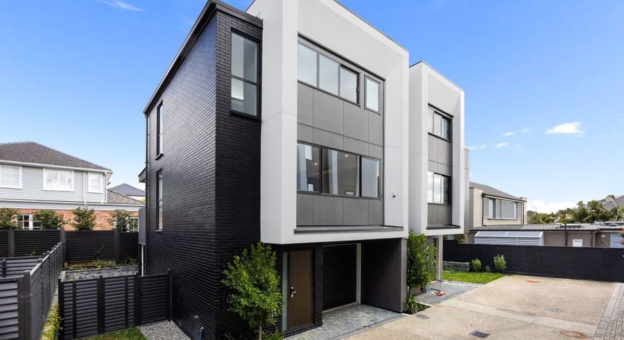  at 16C Saltburn Road, Milford, Auckland