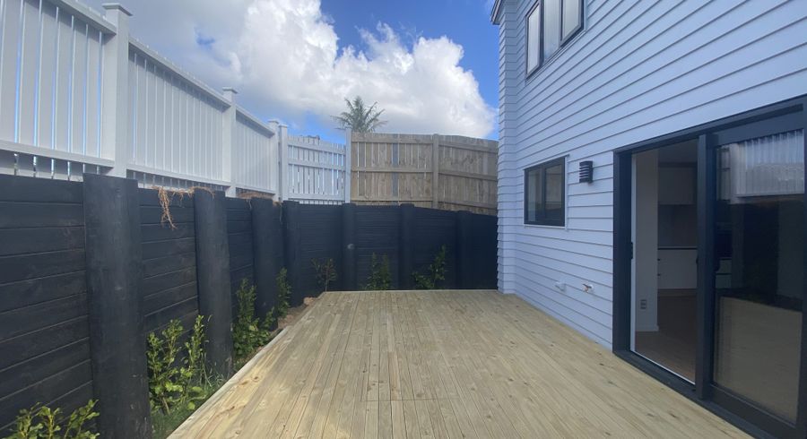  at 2/37 Allington Road, Massey, Waitakere City, Auckland