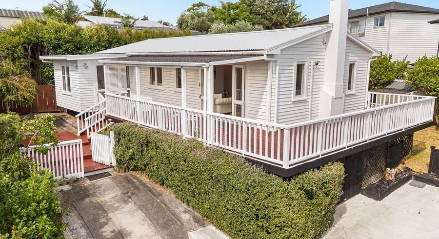  at 2/18 Kenmure Avenue, Forrest Hill, North Shore City, Auckland