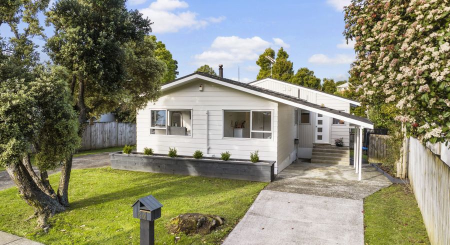  at 26 & 26a Mirrabooka Avenue, Botany Downs, Manukau City, Auckland