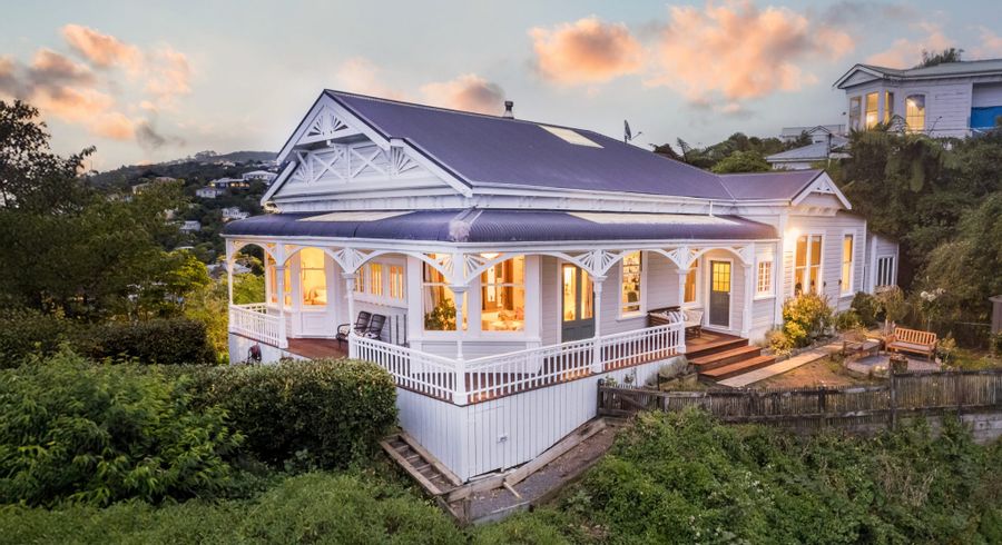  at 25 Garden Road, Northland, Wellington