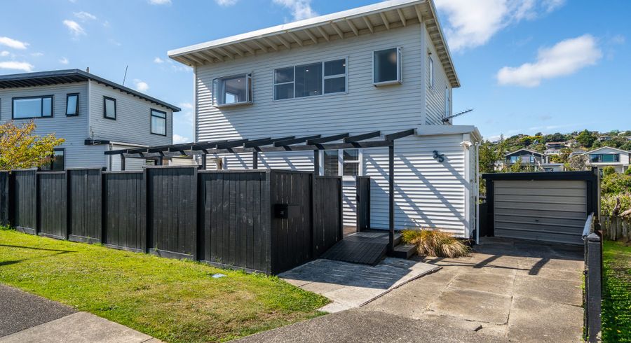  at 35 Kapiti Crescent, Titahi Bay, Porirua, Wellington