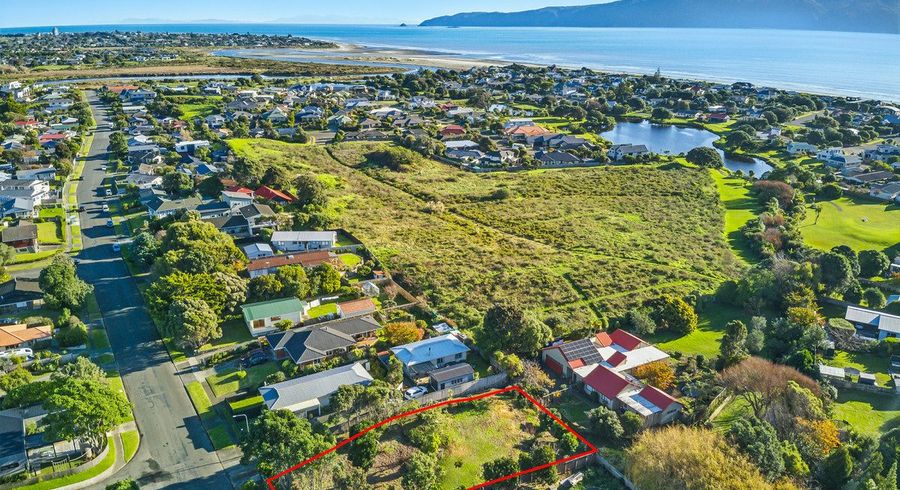  at 53 Queens Road, Waikanae Beach, Kapiti Coast, Wellington