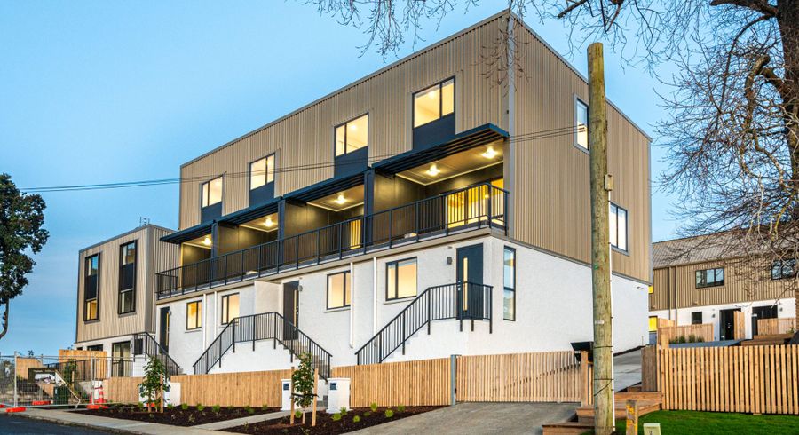  at 2/11 Ryburn Road, Mount Wellington, Auckland City, Auckland