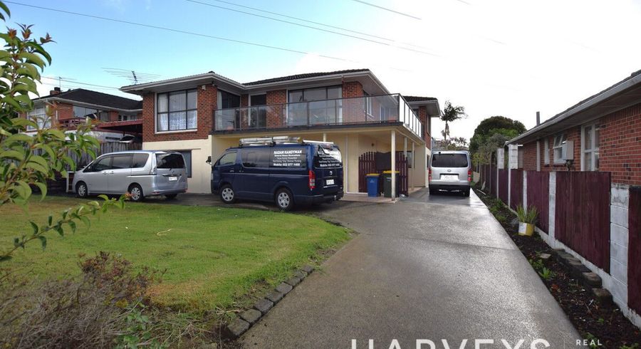  at 52 Tiroroa Avenue, Te Atatu South, Waitakere City, Auckland