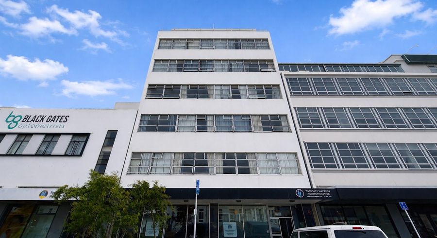  at 302/5 Andrews Ave , Lower Hutt, Lower Hutt, Wellington