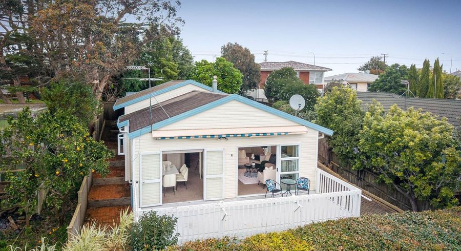  at 2/154 Sunset Road, Unsworth Heights, North Shore City, Auckland
