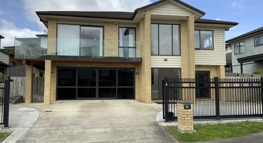  at 21 Midhurst Avenue, Henderson, Waitakere City, Auckland