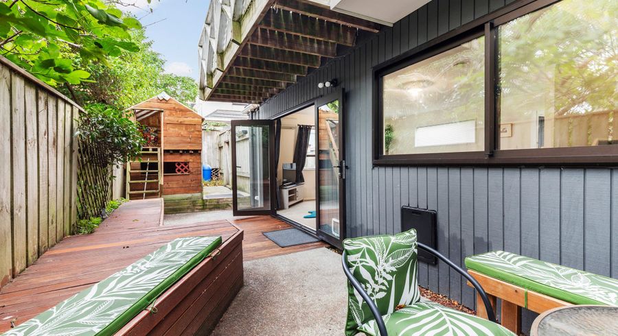  at 4/163 Queens Drive, Lyall Bay, Wellington