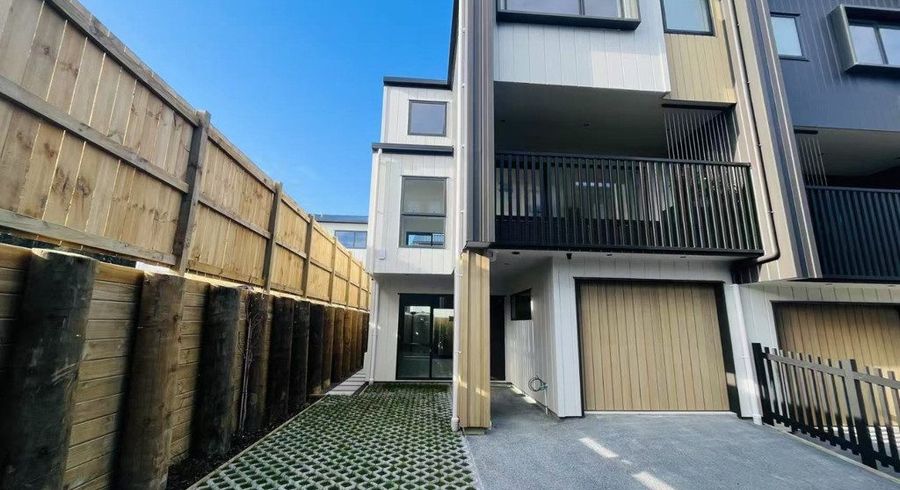  at 21 Monstedt Terrace, Windsor Park, North Shore City, Auckland