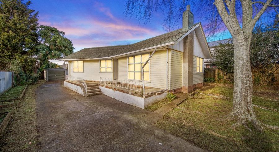  at 8 Friesian Drive, Mangere, Auckland