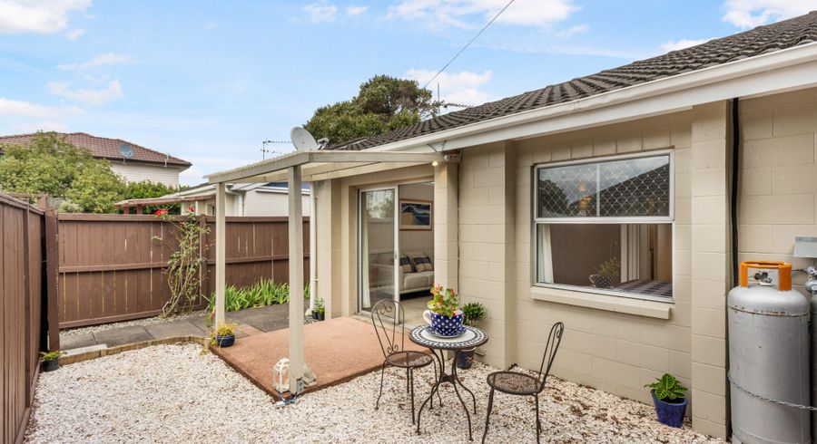  at 4/37 Grotto Street, Te Papapa, Auckland